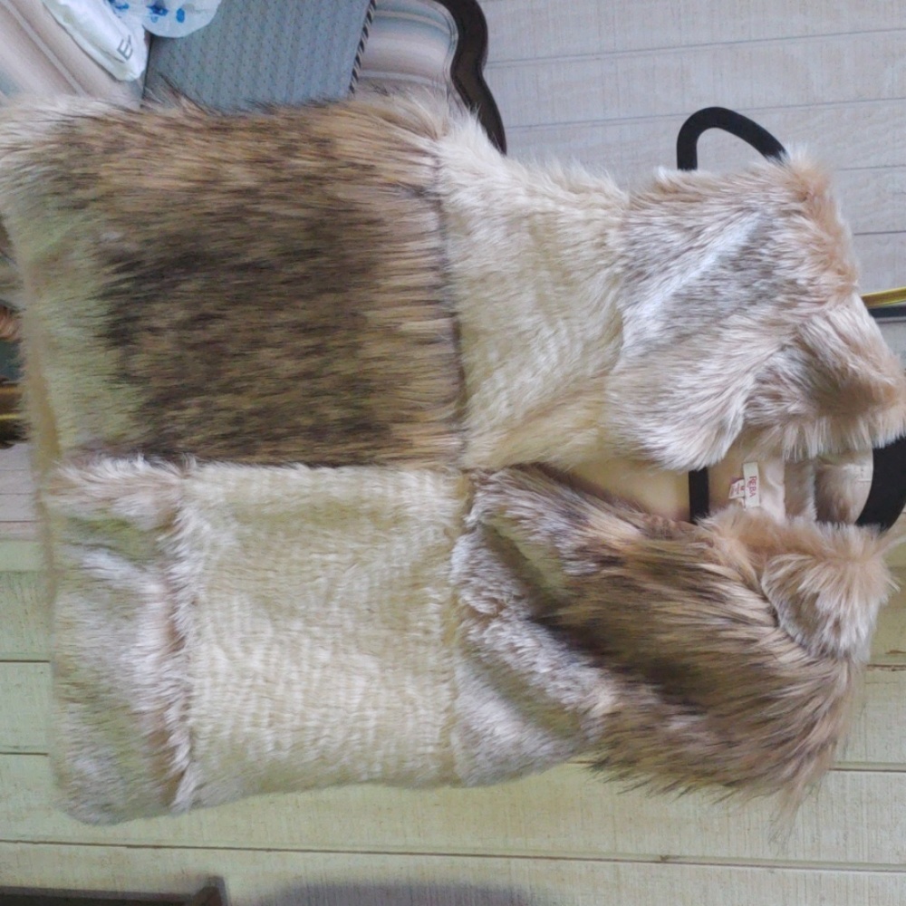 Reba new with tags Colorado Cowgirl Faux Fur Vest